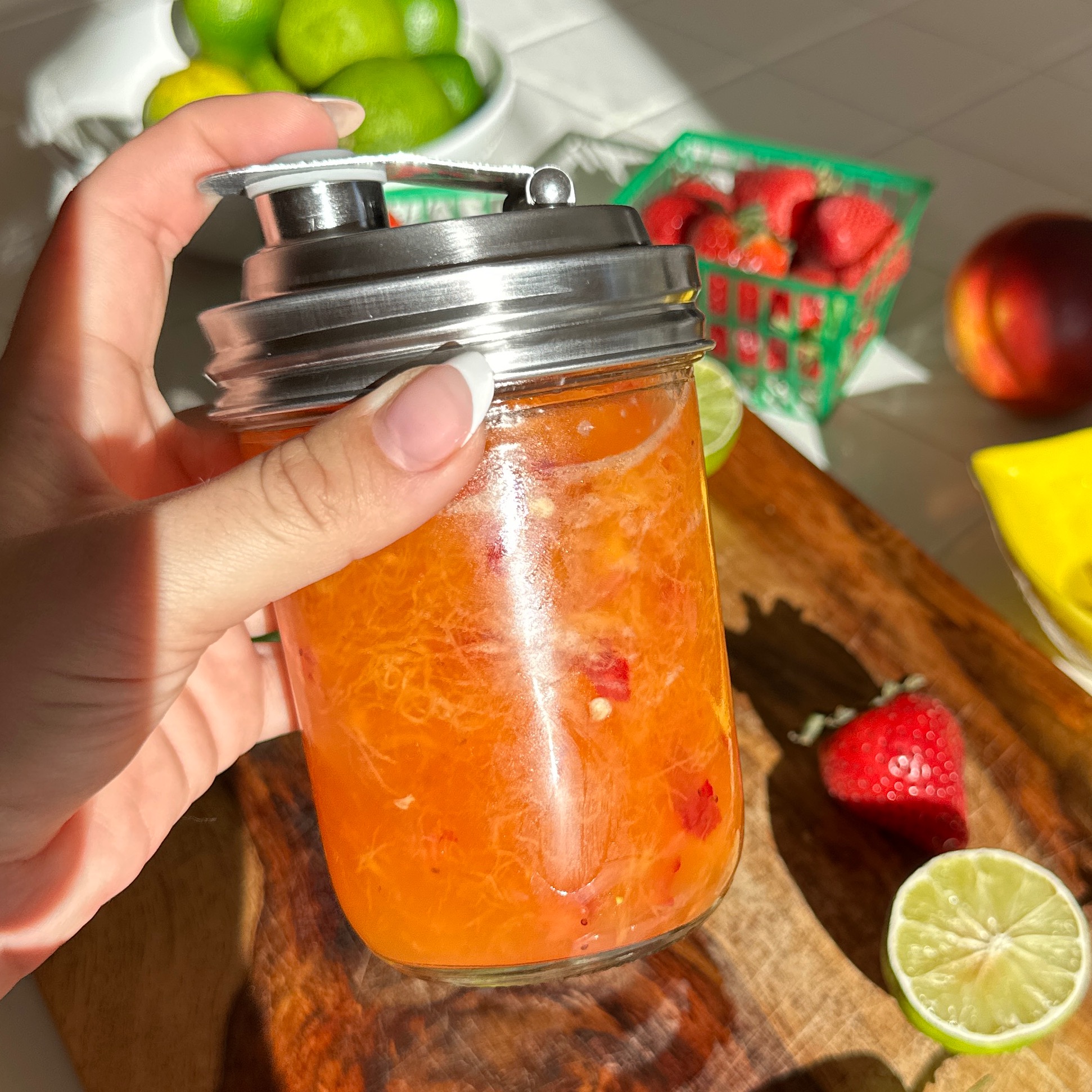 Mason Jar Cocktail Shaker Link thumbnail