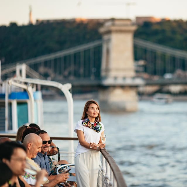 Budapest: Evening Cruise including Drinks and Live Music thumbnail