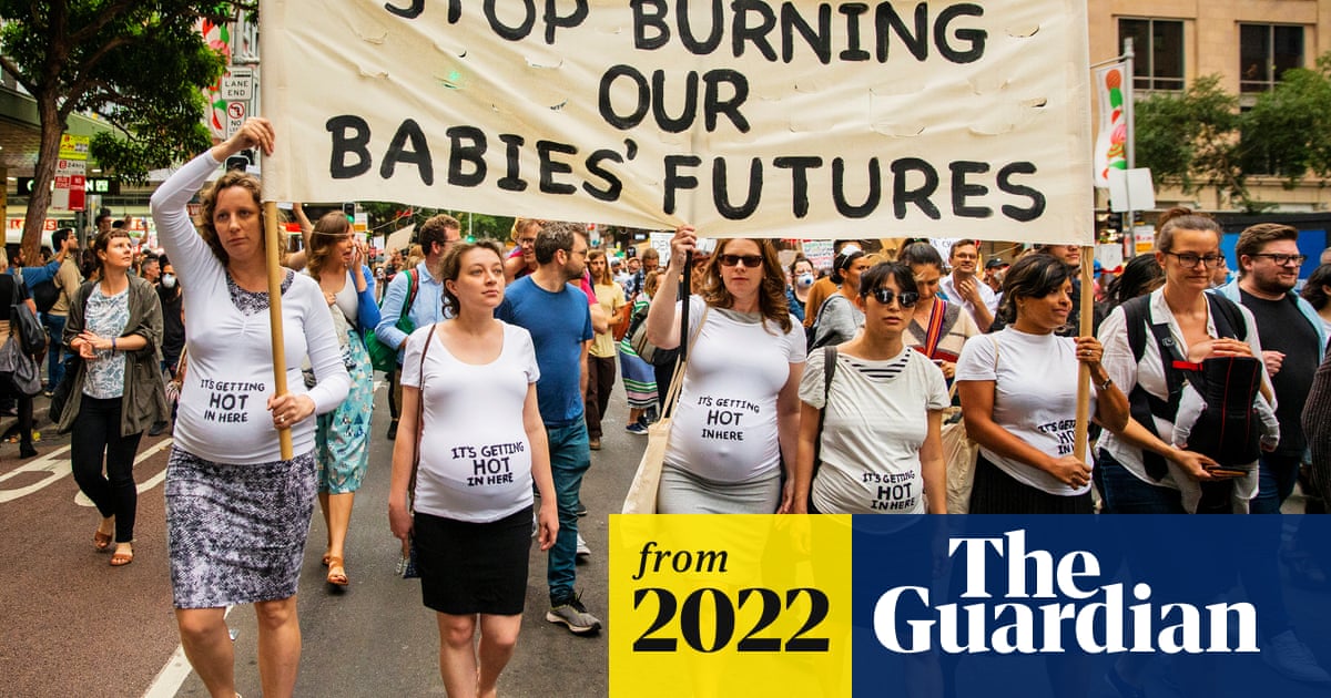 Global heating linked to early birth and damage to babies’ health, scientists find thumbnail
