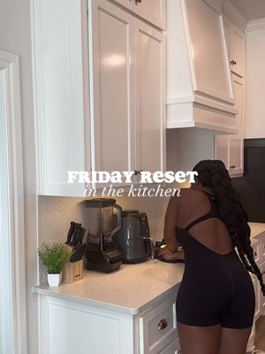 a friday reset in the kitchen so i can relax on sunday 👩🏾‍🍳🧽 || #fyp #foryoupage #organizedhome #CleanTok #cleaningtikto