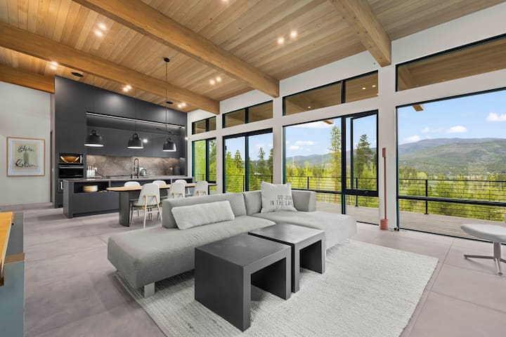 Devil's Thumb Retreat · ★5.0 · 2 beds · 2 baths thumbnail