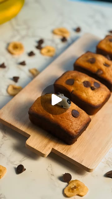 𝑫𝒆𝒚𝒂𝒓 𝑩𝒂𝒌𝒆 𝑯𝒐𝒖𝒔𝒆 on Instagram: "Nothing beats the smell of freshly baked banana bread 🍌🍞✨ Watch as I turn ripe bananas into a warm, cozy treat! Perfect with a cup of coffee or tea ☕️. Who’s grabbing a slice? 🍴💛 #BananaBreadLove #BakingWithMe #CozyVibes #homebaking" thumbnail