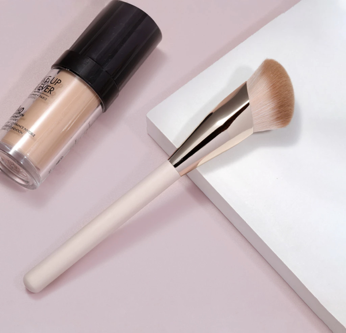 foundation blending brush thumbnail
