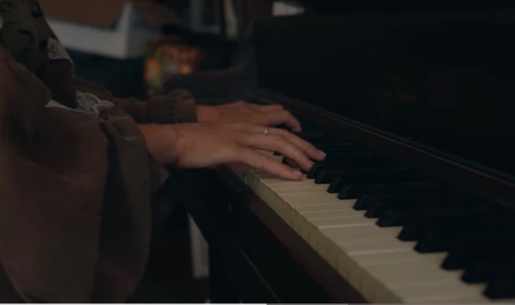 “THIS WAY I DON’T HAVE TO” LIVE PERFORMANCE WITH AROMA thumbnail