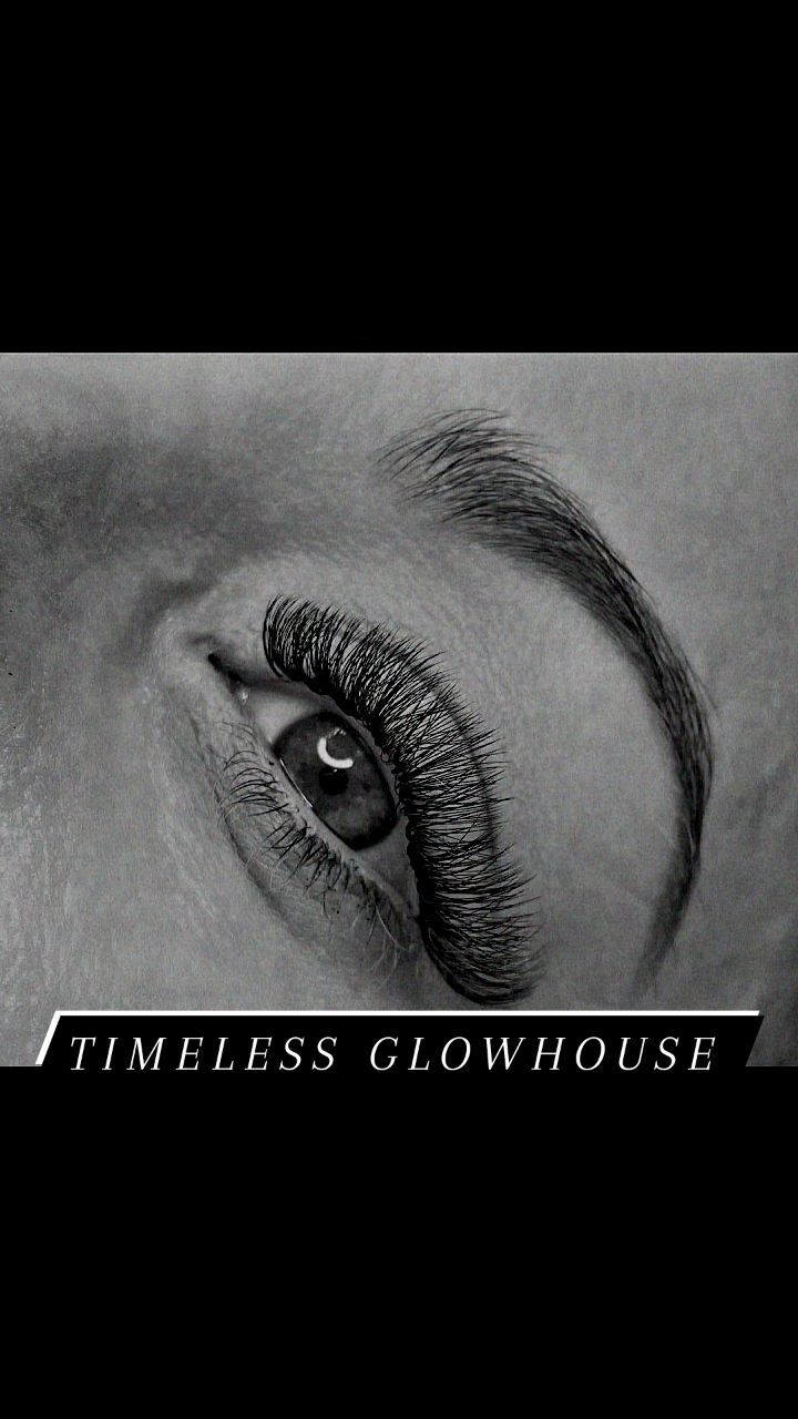 Today was filled of lashes! What an amazing change for these ladies! Light volume and a beautiful natural lash Lift! 

D