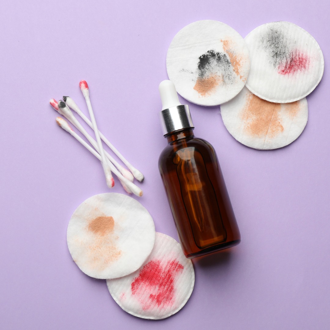 📝Article de Blog : Huile démaquillante vs eau micellaire : pourquoi l’huile est plus efficace pour ta peau ? thumbnail