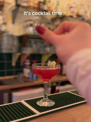 Koktél idő! ✨ Te melyik italunkat választanád? 🍹 __________________________ It’s cocktail time! ✨ Which drink would you 