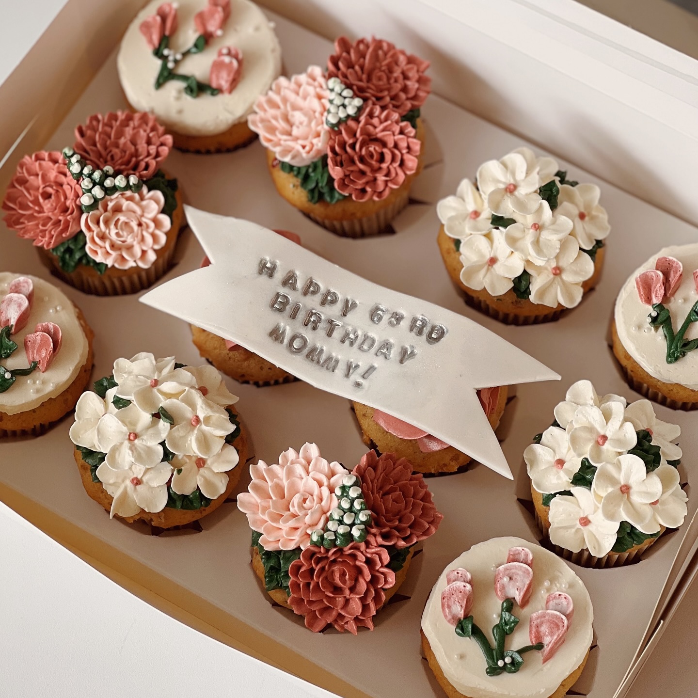 12pcs Berry Pistachio Cupcake with custom Korean Floral theme 💐🩷 Thank you for ordering with Cake Clue!

To pre-order,
•