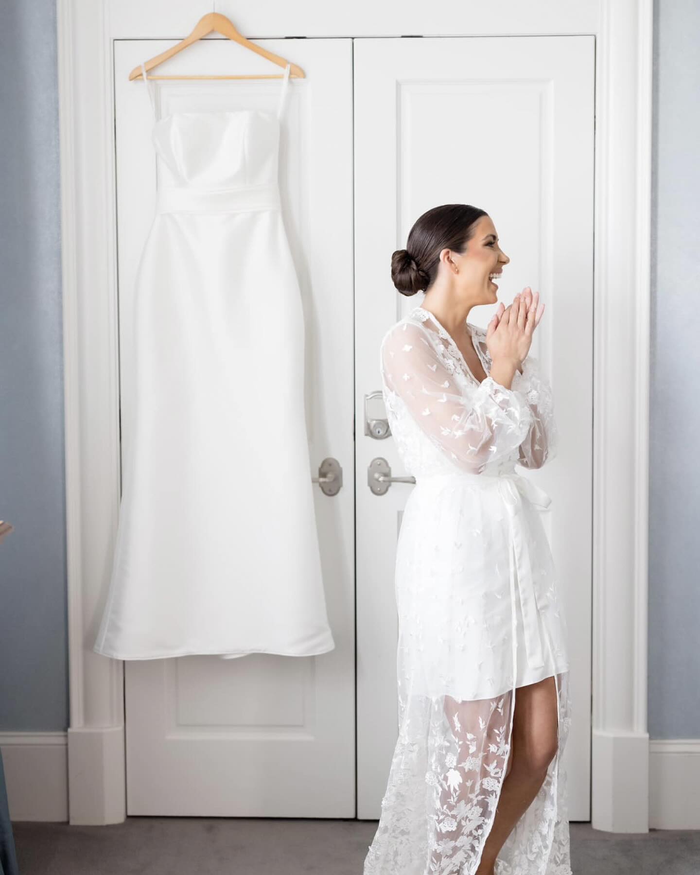 🤍 I cannot get over this beautiful bride! She looked stunning on her special day. The perfect look for this classic beau