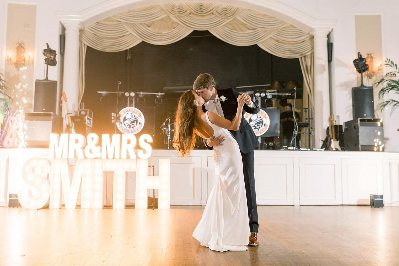 Swooning over this precious couple and glamorous marquee letter background! 🤩✨This wedding had so many beautiful and mem