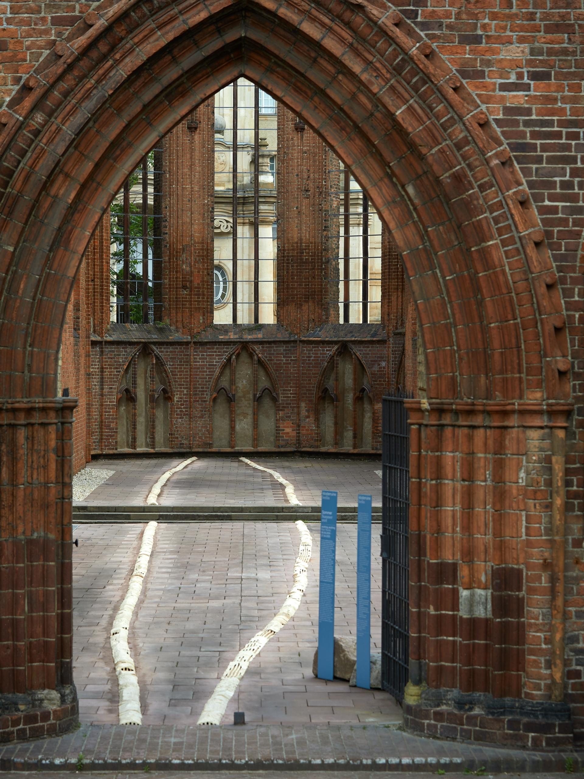 On Kate Newby's site-specific installation 𝒂𝒏𝒚𝒕𝒉𝒊𝒏𝒈, 𝒂𝒏𝒚𝒕𝒉𝒊𝒏𝒈 at Klosterruine Berlin - Ceramics Now thumbnail