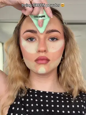 @Huda Beauty just launched a GREEN face powder??!! 🤯 what do you think?? #hudabeauty #newmakeup #firstimpressions #trend