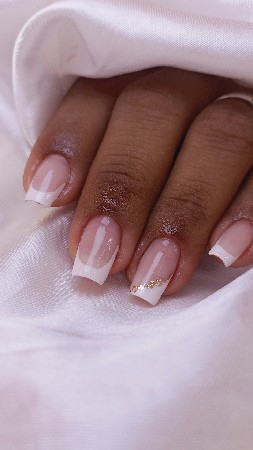 Alongamento de fibra thumbnail