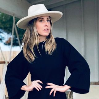 Jennifer Delonge — Bio Site