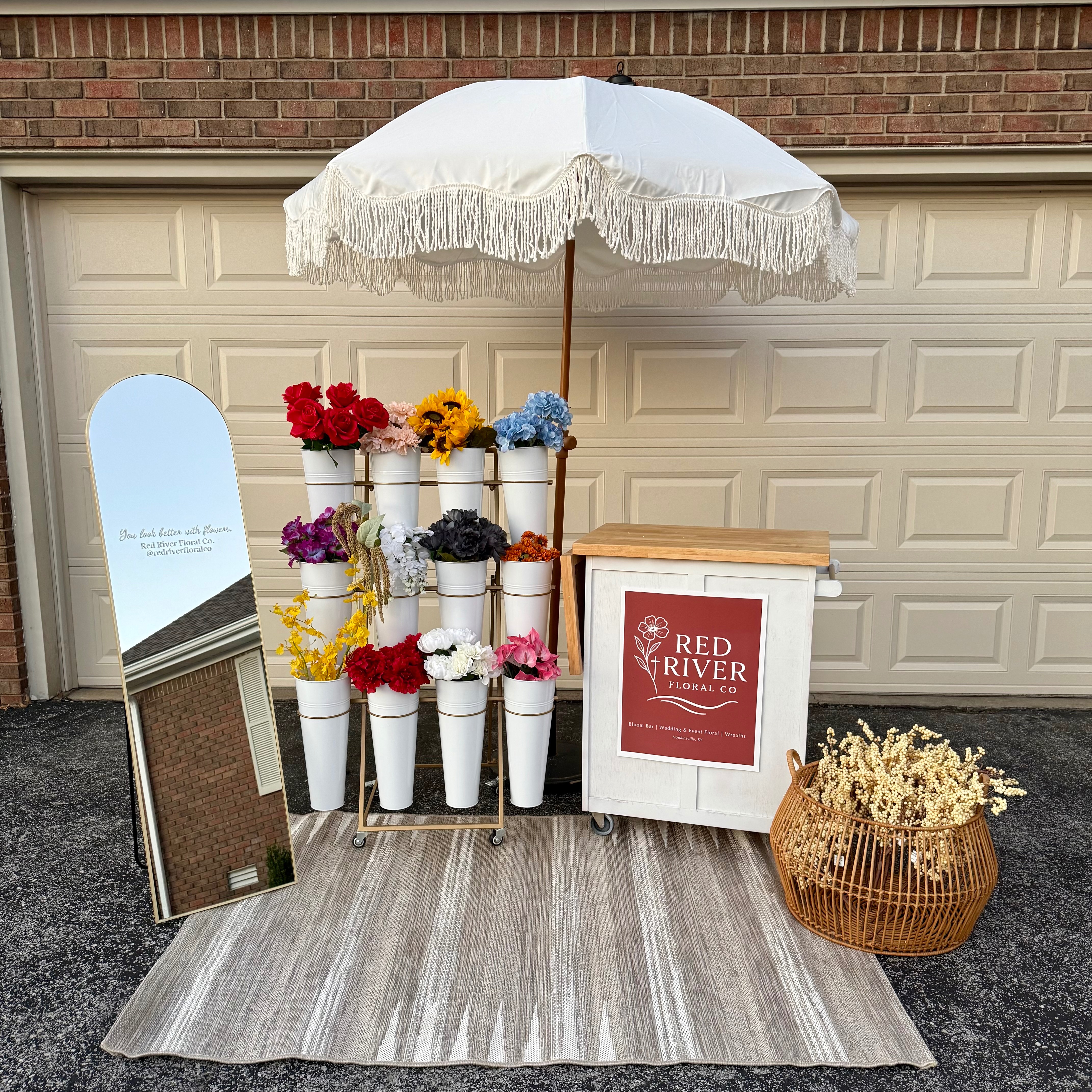 Bloom Bars: Our interactive floral stations appear at vendor markets and are available as private rentals for parties and gatherings. Guests select their blooms, receive styling guidance, and create bouquets they’ll be proud to take home. thumbnail