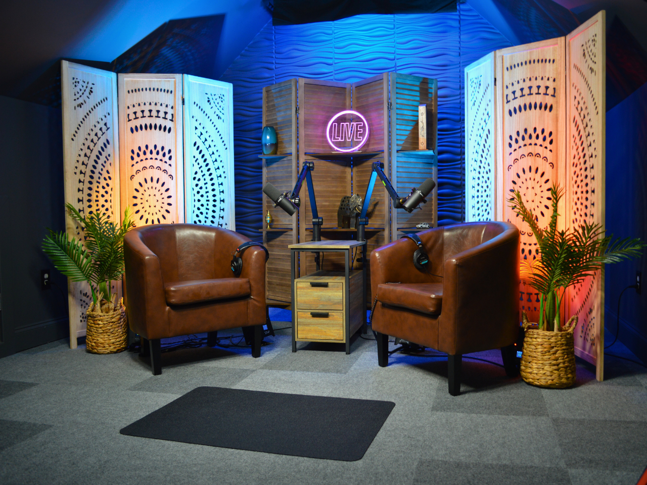 Guide To Choosing A Podcast Studio thumbnail