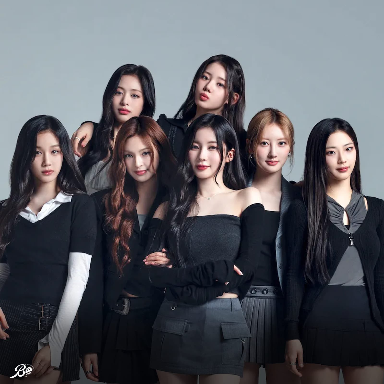Baby monster é um girl group sul-coreano formado pela YG Entertainment. É composto por sete integrantes: Ruka, Pharita, Asa, Ahyeon, Rami, Rora e Chiquita. O grupo estreou oficialmente em 1 de abril de 2024, com o mini-álbum “BABYMONS7ER”.  BabyMonster lançou dois singles de pré-estreia intitulados "Batter Up" e "Stuck in the Middle" em 27 de novembro de 2023 e 1 de fevereiro de 2024, respectivamente, com a formação de seis integrantes. Ahyeon, que esteve ausente dos pré-lançamentos por motivos de saúde, logo se recuperou e retornou de seu hiato, juntando-se as demais para promover as atividades futuras com sete membros, marcando assim a estreia oficial do grupo. thumbnail