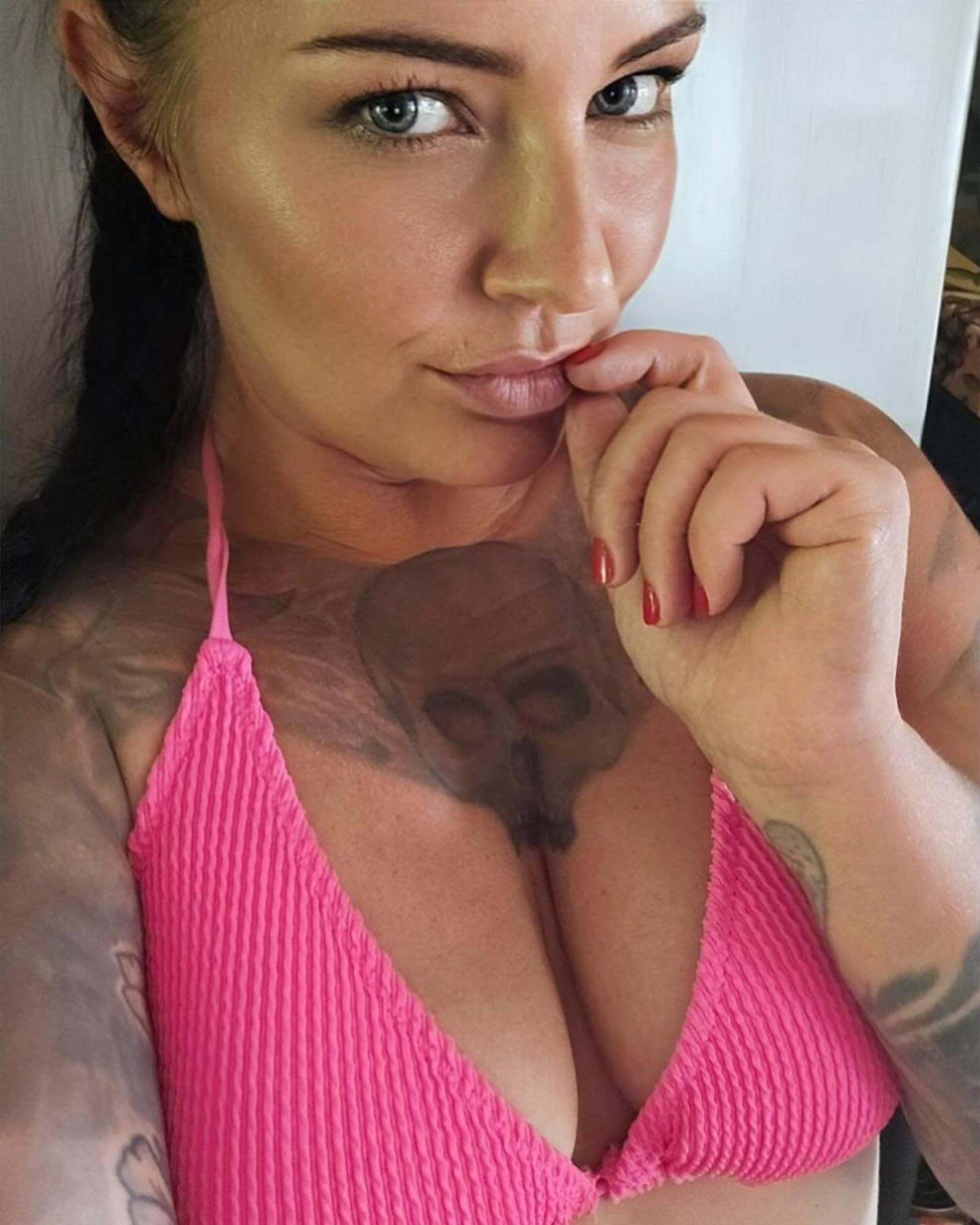 Wünsche Euch einen entspannten Donnerstag ❤️ #instagram #instagood #instalike #instadaily #reelsinstagram #woman #ink #t