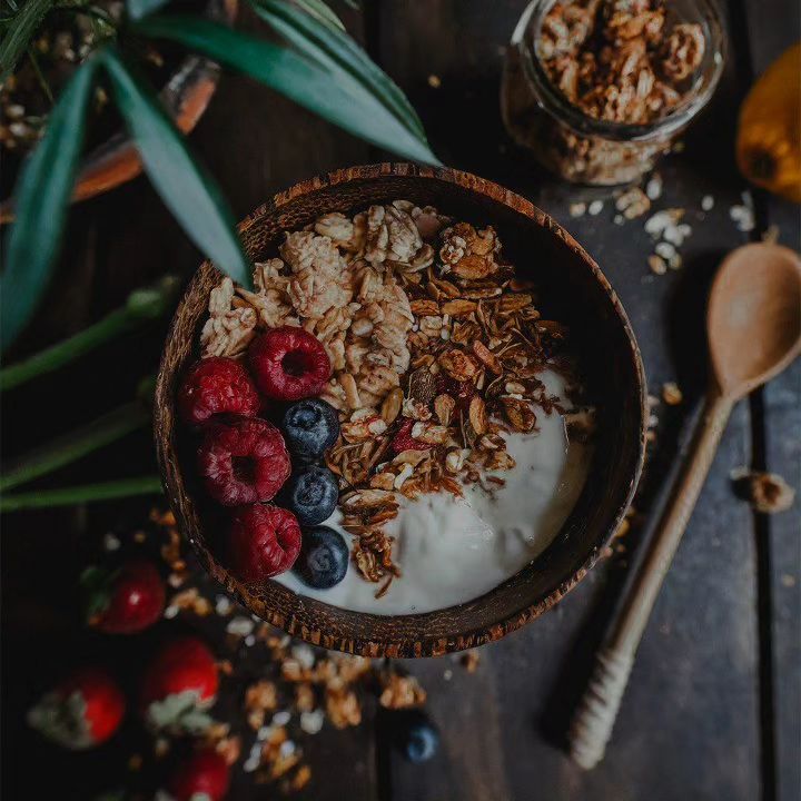 🙌✨🙌
Low carb breakfast #granola , fresh berries and Greek yogurt. my trusty sidekick in the snacking universe.